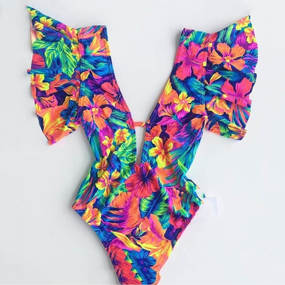 Flutter-sleeve swimsuit